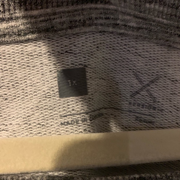 Gray long sleeve sweater - Picture 2 of 2